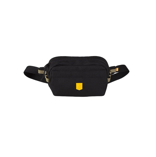 Detailansicht der Alpha 360 Hip Pack – Leckerli-Fach mit Magnetverschluss und separates Kotbeutel-Fach, durchdacht und hochwertig verarbeitet.