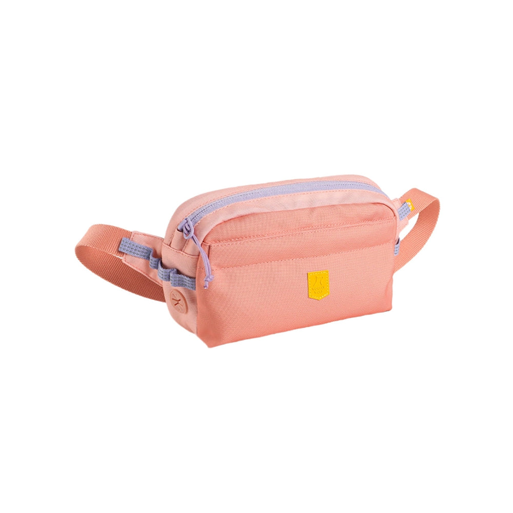 Detailansicht der Alpha 360 Hip Pack in Lachsrosa – Fächer und Magnetverschluss für Leckerlis und Hundekotbeutel.