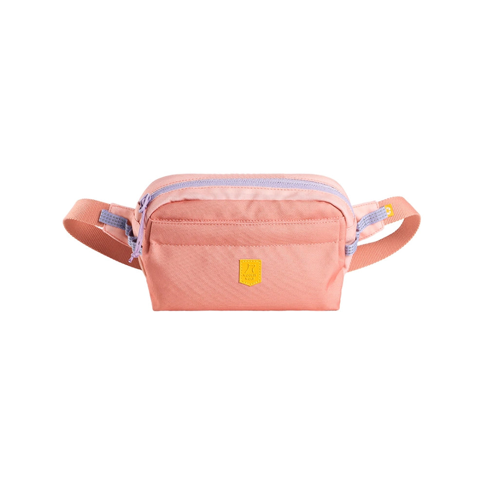 Alpha 360 Hip Pack in Lachsrosa von Woolly Wolf – Gassitasche aus recyceltem PET, ideal für die Organisation von Leckerlis, Hundekotbeuteln und Wertsachen.