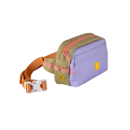 Detailansicht der Woolly Wolf Hüfttasche – Fach mit Magnetverschluss für Leckerlis, Fach für Kotbeutel, hochwertig verarbeitet.