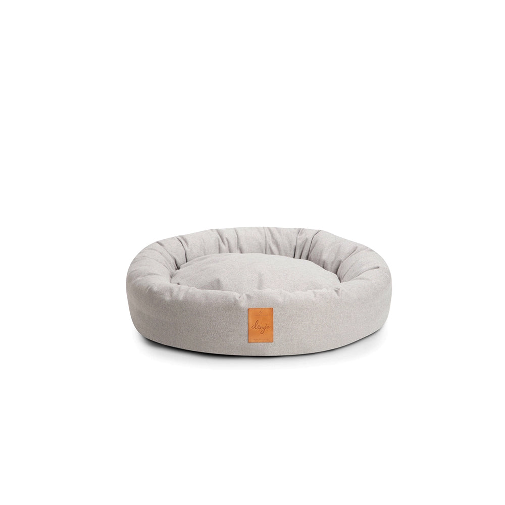 Das nachhaltige Hundebett von Denjo Dogs. Donut in der stilvollen Farbe: Nebelgrau.