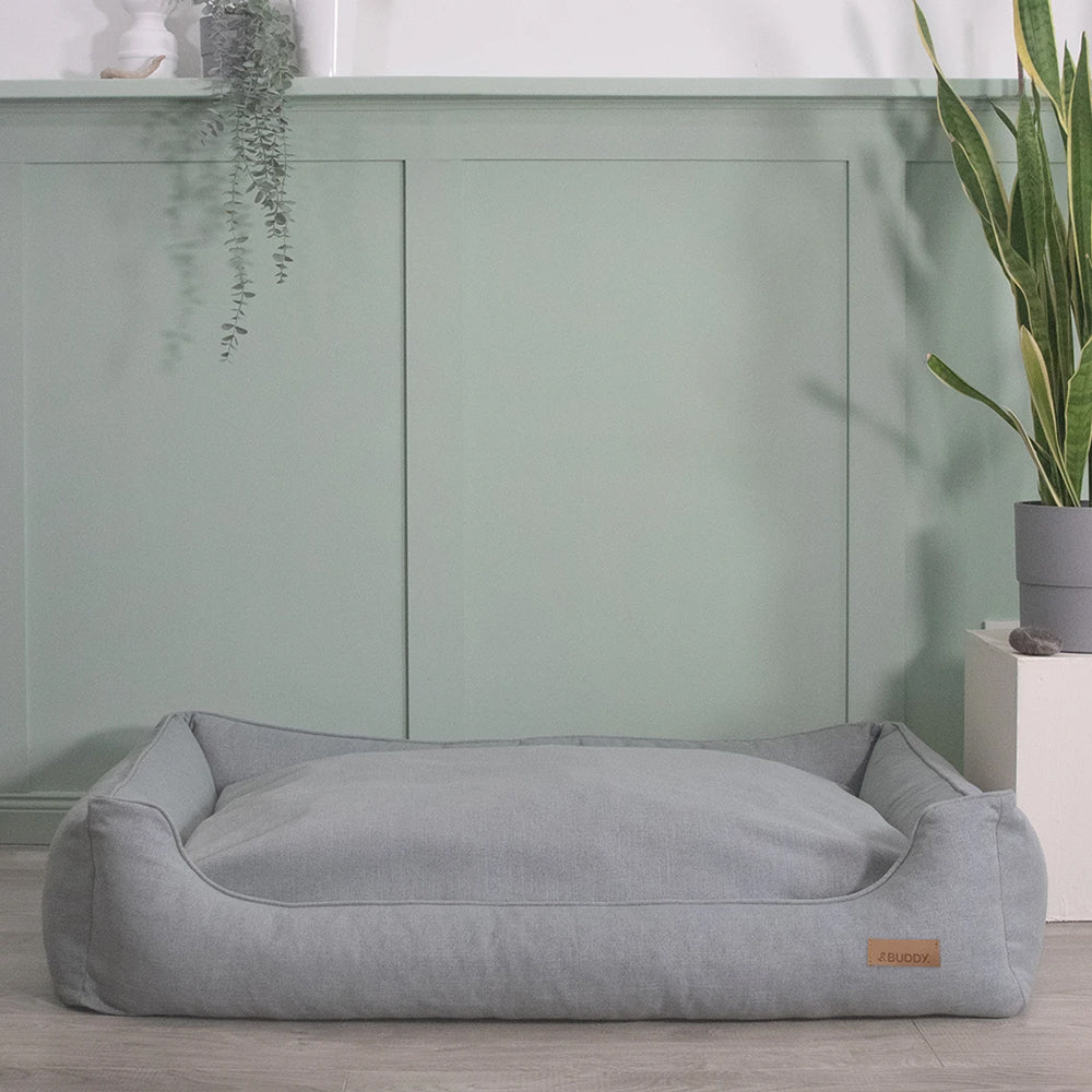 Hundebett mit Rand in Grau/Blau in modern eingerichteter Wohnung