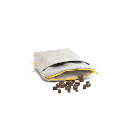 Das Innenfutter aus Baumwolle - genug Platz für viele Leckerlis.