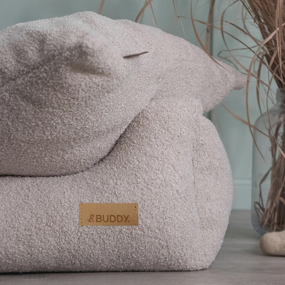 Detailaufnahme des herausnehmbaren Liegekissens im LeFluff Hundebett mit Rand