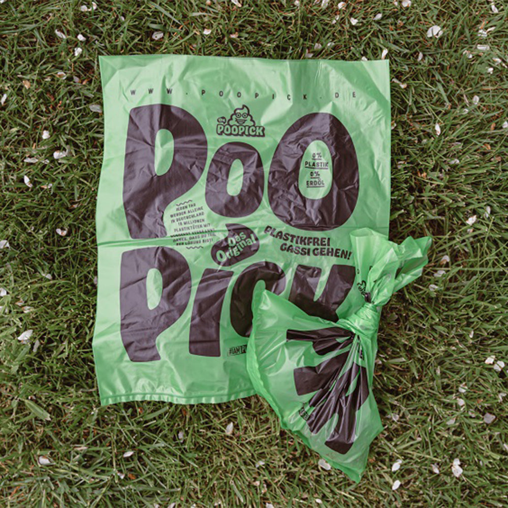 PooPick Hundekotbeutel zusammengeknotet, bereit für den Gebrauch, 100%plastik- und erdölfrei.