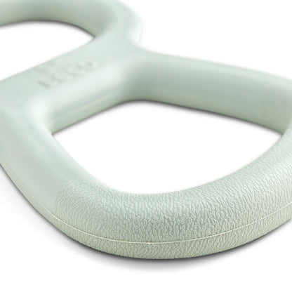 Detailaufnahme vom Hundespielzeug Tough Tugger. Griff mit Struktur für guten Halt.