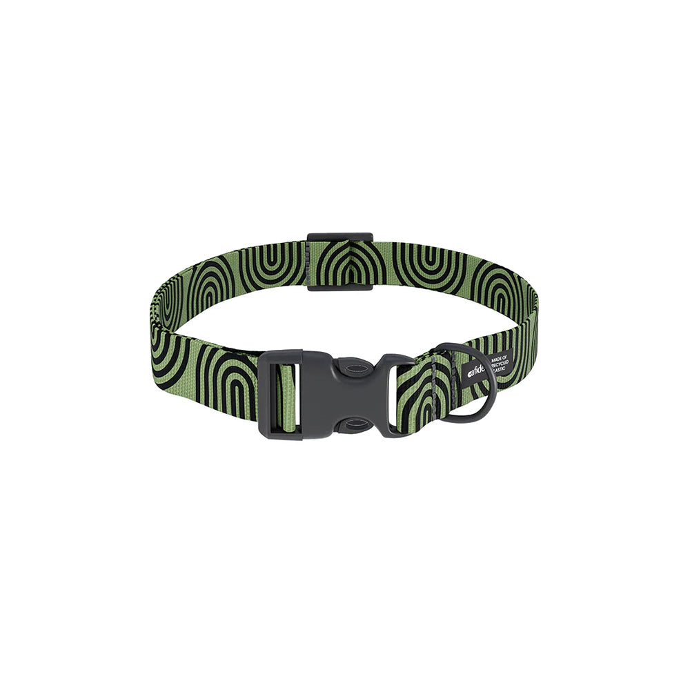 Das Hundehalsband Juno in grün und mit schwarzen Details von Juno aus recyceltem PET.
