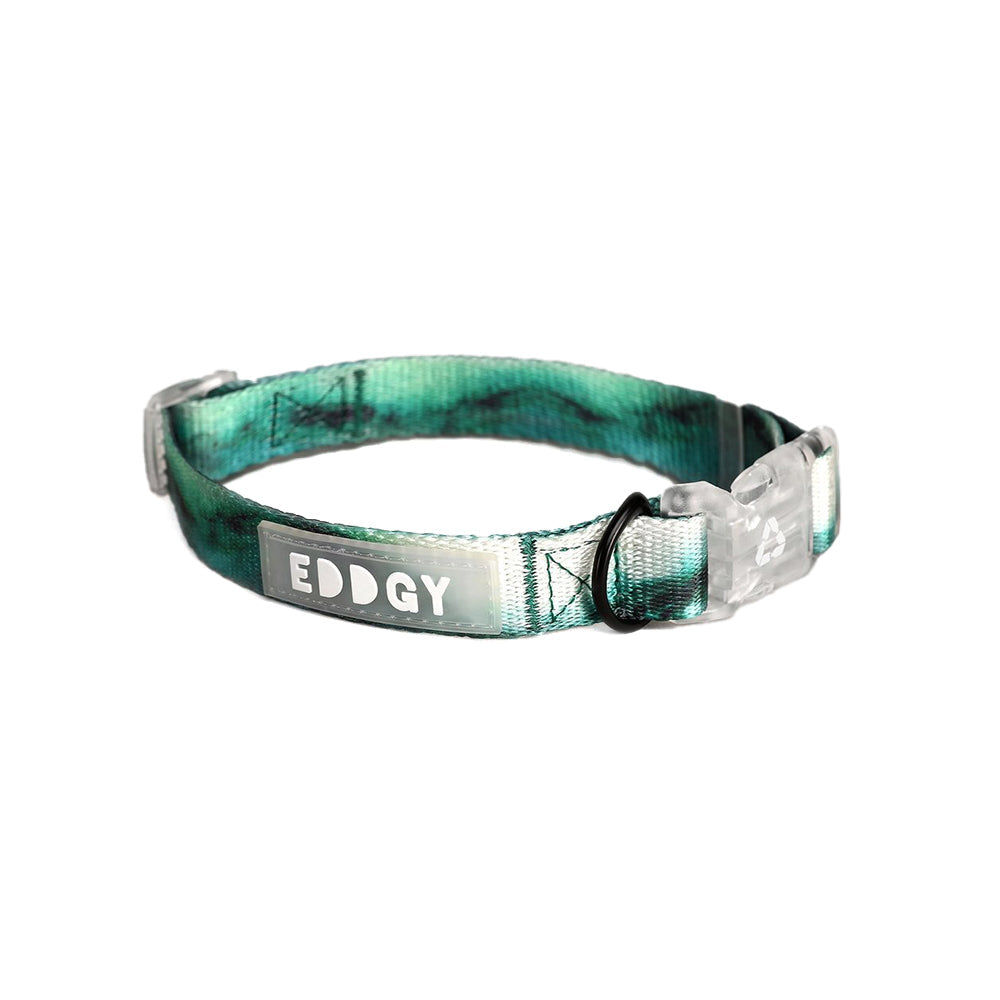 Das EDDGY™ Hundehalsband in frontalem Blick auf weißem Hintergrund, aus recyceltem Material gefertigt und mit stilvollem Design.