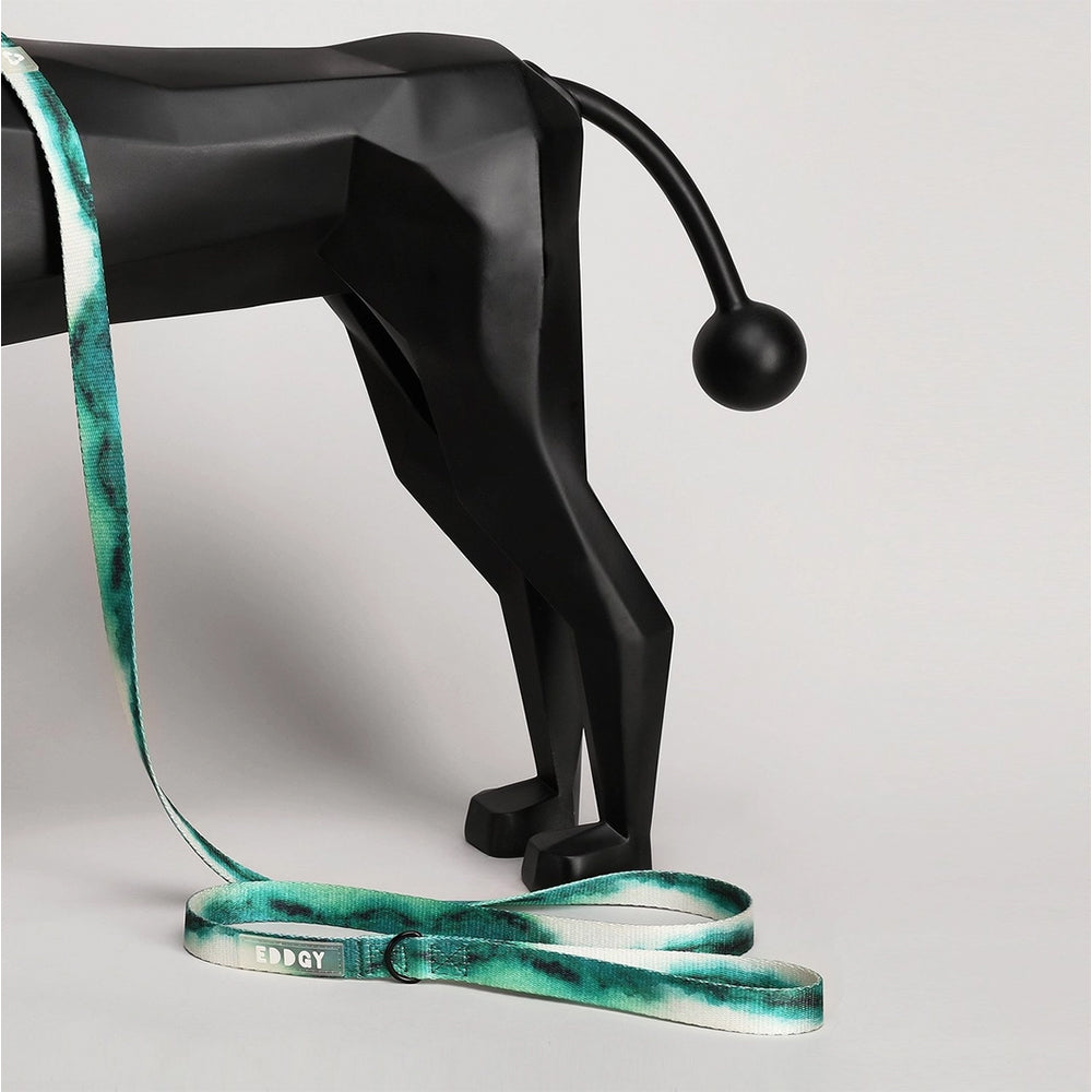 Maximus Hundeleine an hundeförmiger Schaufensterpuppe präsentiert