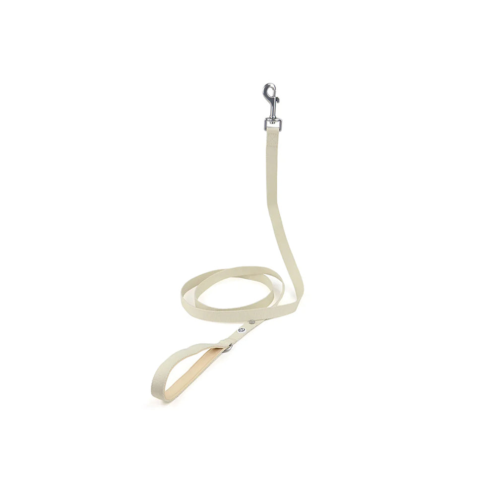 Komplette Hundeleine Kodie in Sand von Barkalot auf weißem Hintergrund