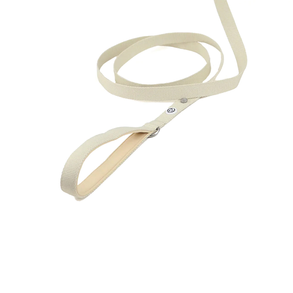 Gepolsterte Handschlaufe der Kodie-Sand Hundeleine auf weißem Hintergrund