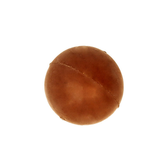Strong Ball von Retorn aus natürlichem Bio-Harz – Hundespielzeug auf weißem Hintergrund