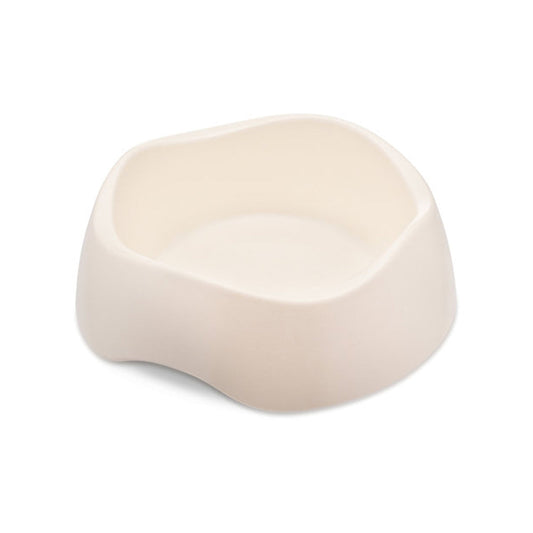 Der Trink- und Futternapf auf weißem Hintergrund von Beco in beige aus Bambus und Maisstärke - Bamboo Pet Bowl.