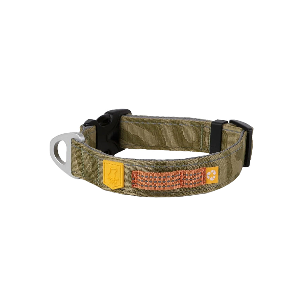 Hundehalsband Roam in Green Ripple von Woolly Wolf auf weißem Hintergrund – nachhaltiges Design mit reflektierenden Nähten und Klickverschluss